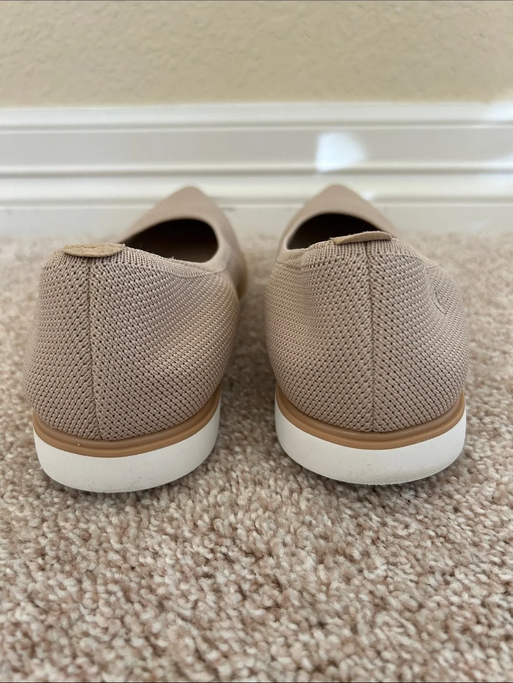Vivaia Lightweight Pointed-Ballet Flats - Almond